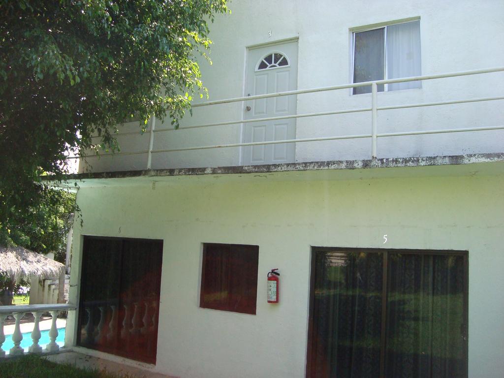 Hotel Teques Inn Tequesquitengo Ngoại thất bức ảnh